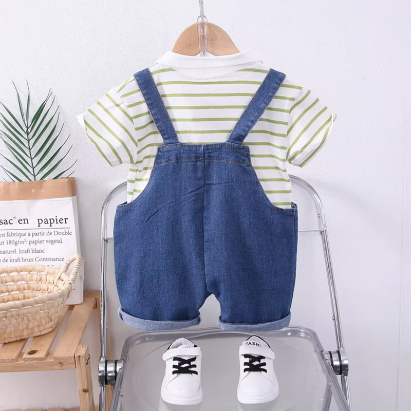 Conjunto de Jardineira e Camiseta Listrada para Meninos - Roupas de Verão 2 Peças | Moda Infantil Universo Dos Pequenos