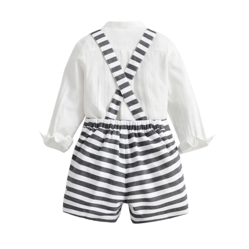 Compre o conjunto de roupas para bebê menino verão! Inclui camisa branca com botões e jardineira listrada de algodão penteado. Conforto e estilo para o seu bebê.