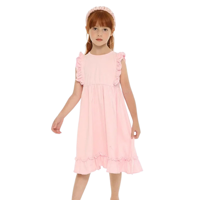 Encante-se com o vestido infantil monocromático para meninas, feito em algodão com babados delicados e detalhe cruzado nas costas. Ideal para crianças pequenas, oferece conforto e estilo para qualquer ocasião. Compre agora!